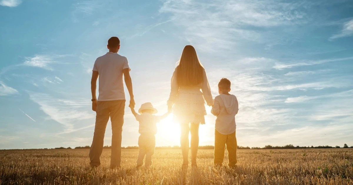 Argivit hakkında sağlıklı nesiller misyonunu yansıtan aile fotoğrafı